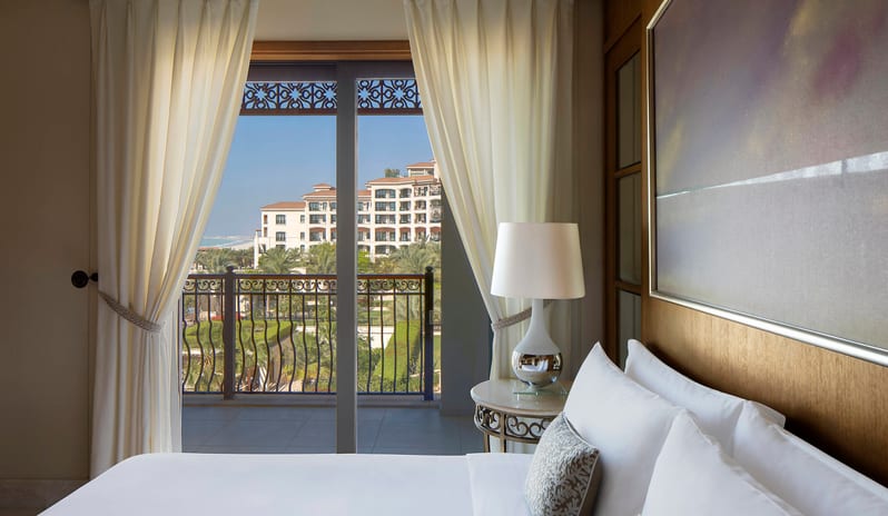 middle-east-holidays-abu-dhabi-st-regis-saadiyat-island-resort-hotel-St-regis-suite